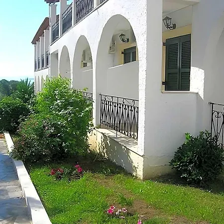 Yannis-corfu 3* Liapades